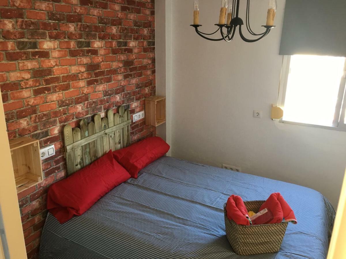 La Línea de la Concepción Monkey Room מראה חיצוני תמונה