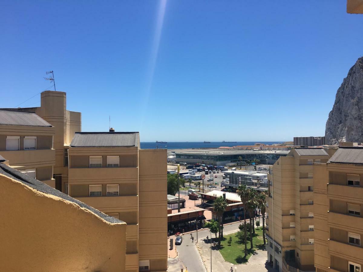 La Línea de la Concepción Monkey Room מראה חיצוני תמונה